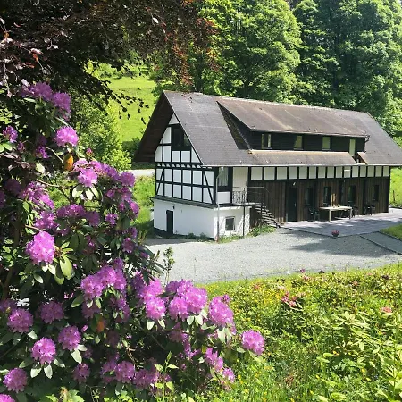 Ferienhaus Rueckzugsort Am Teich In Winterberg
