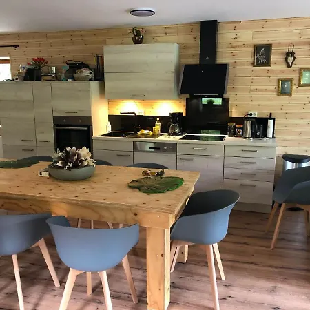 Rueckzugsort Am Teich In Ferienhaus