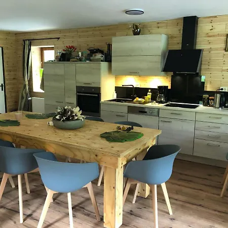 Rueckzugsort Am Teich In Ferienhaus